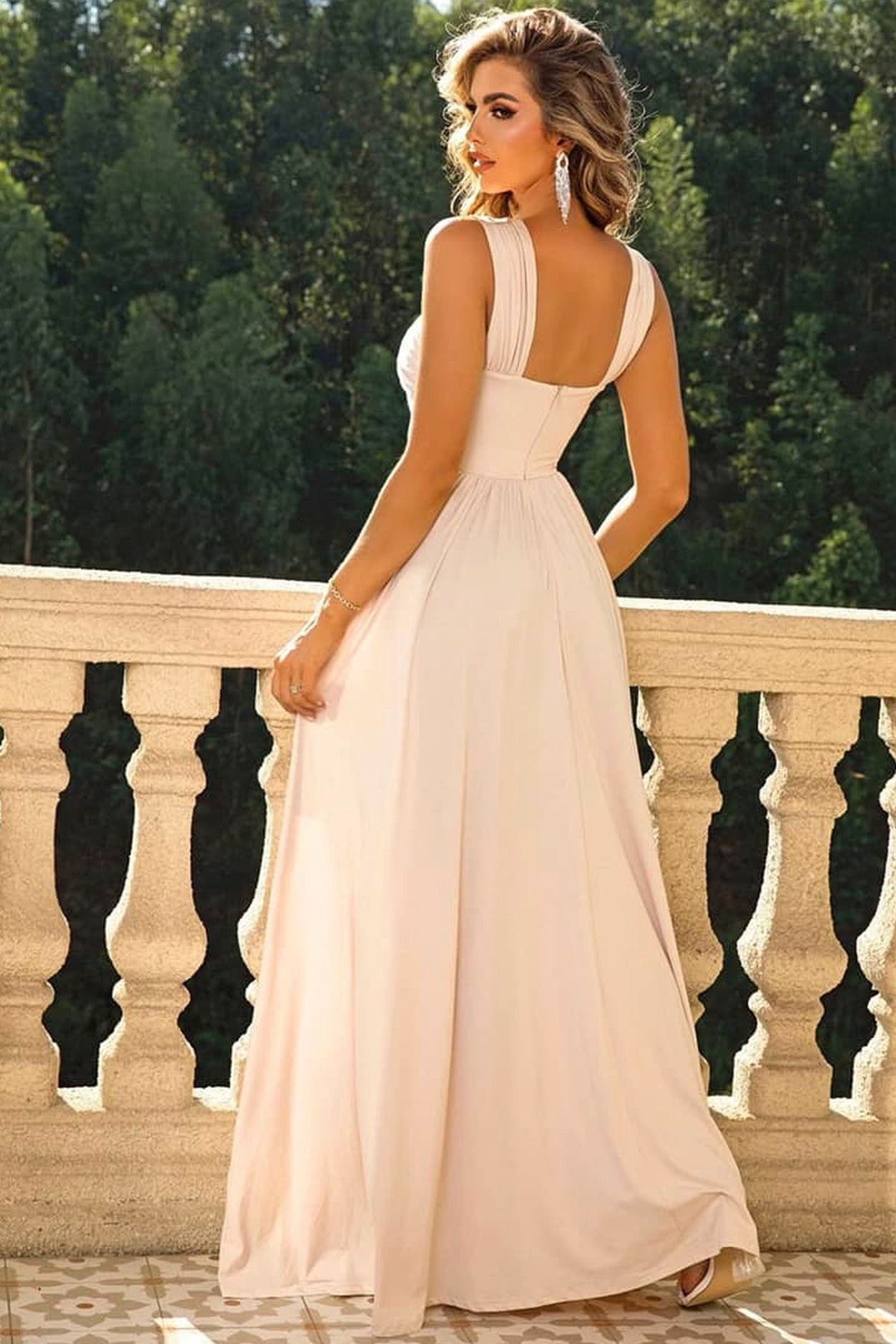 Abito lungo da cerimonia Ornella, schiena scoperta, vita alta, beige
