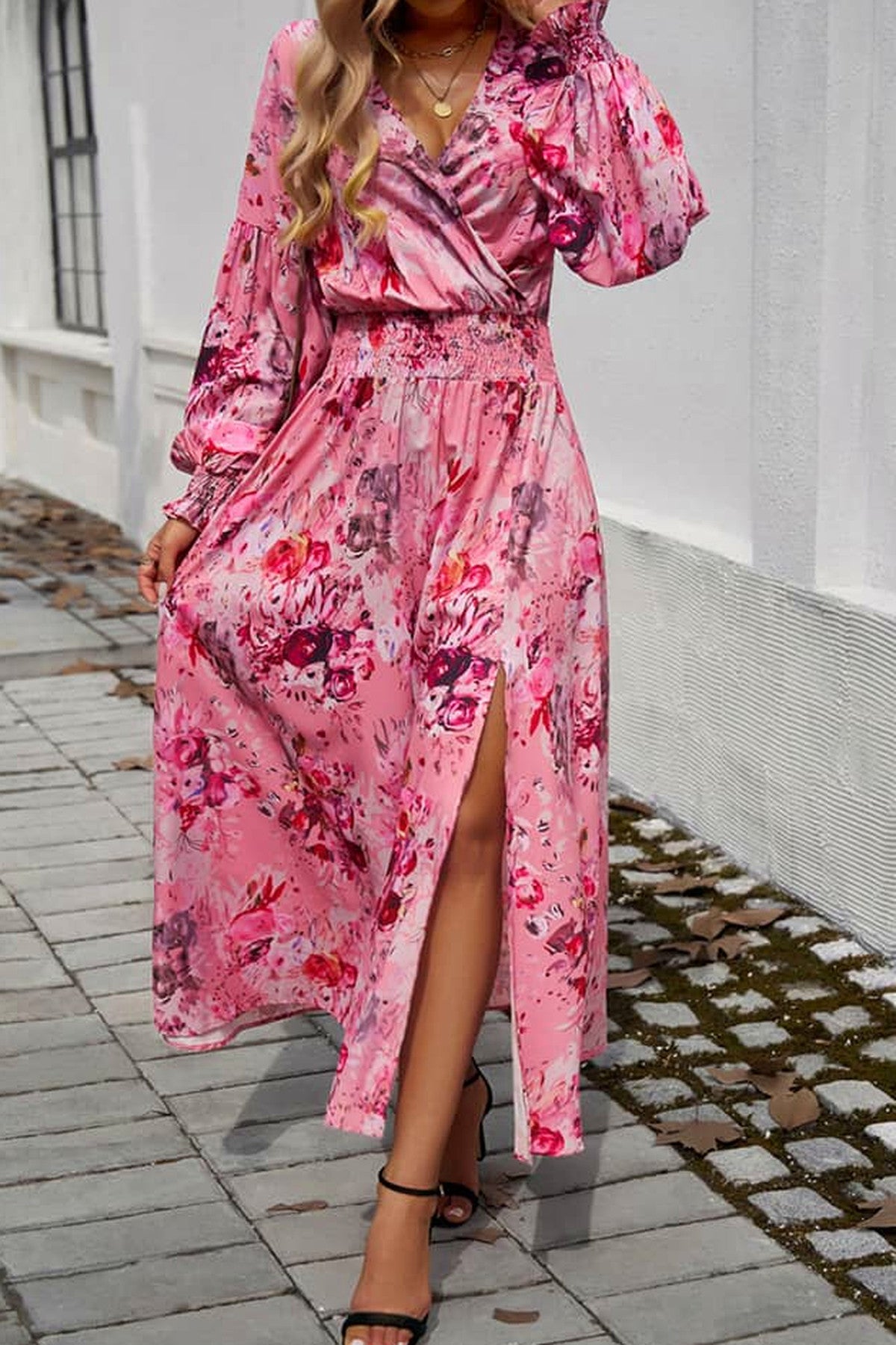 Abito lungo da cerimonia Matilde, stampa floreale, scollo incrociato, rosa e altri colori