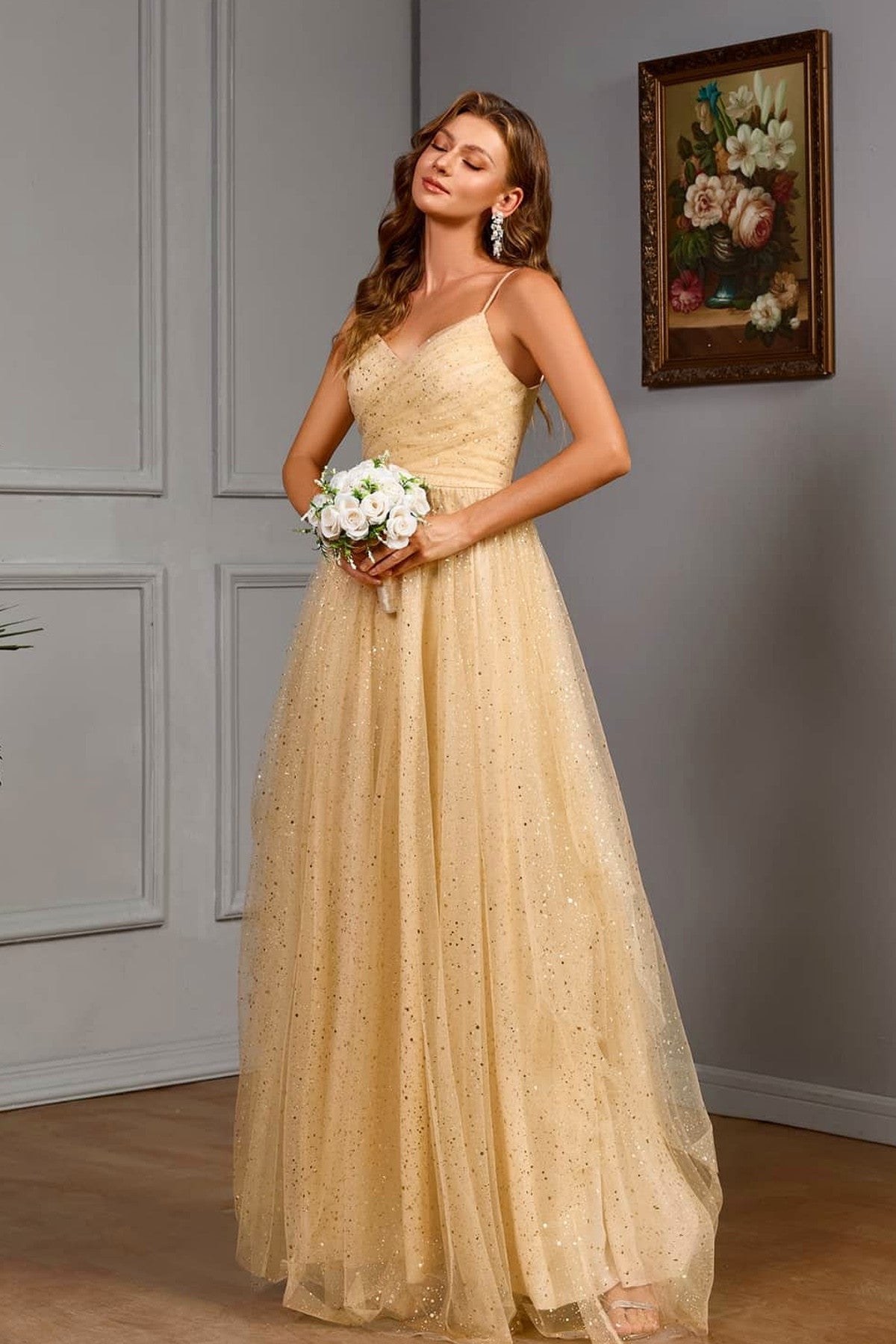 Abito lungo da cerimonia Lara, in tulle, scollo incrociato, beige e altri colori