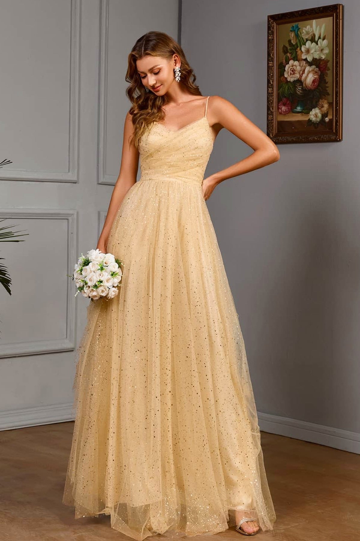 Abito lungo da cerimonia Lara, in tulle, scollo incrociato, beige e altri colori
