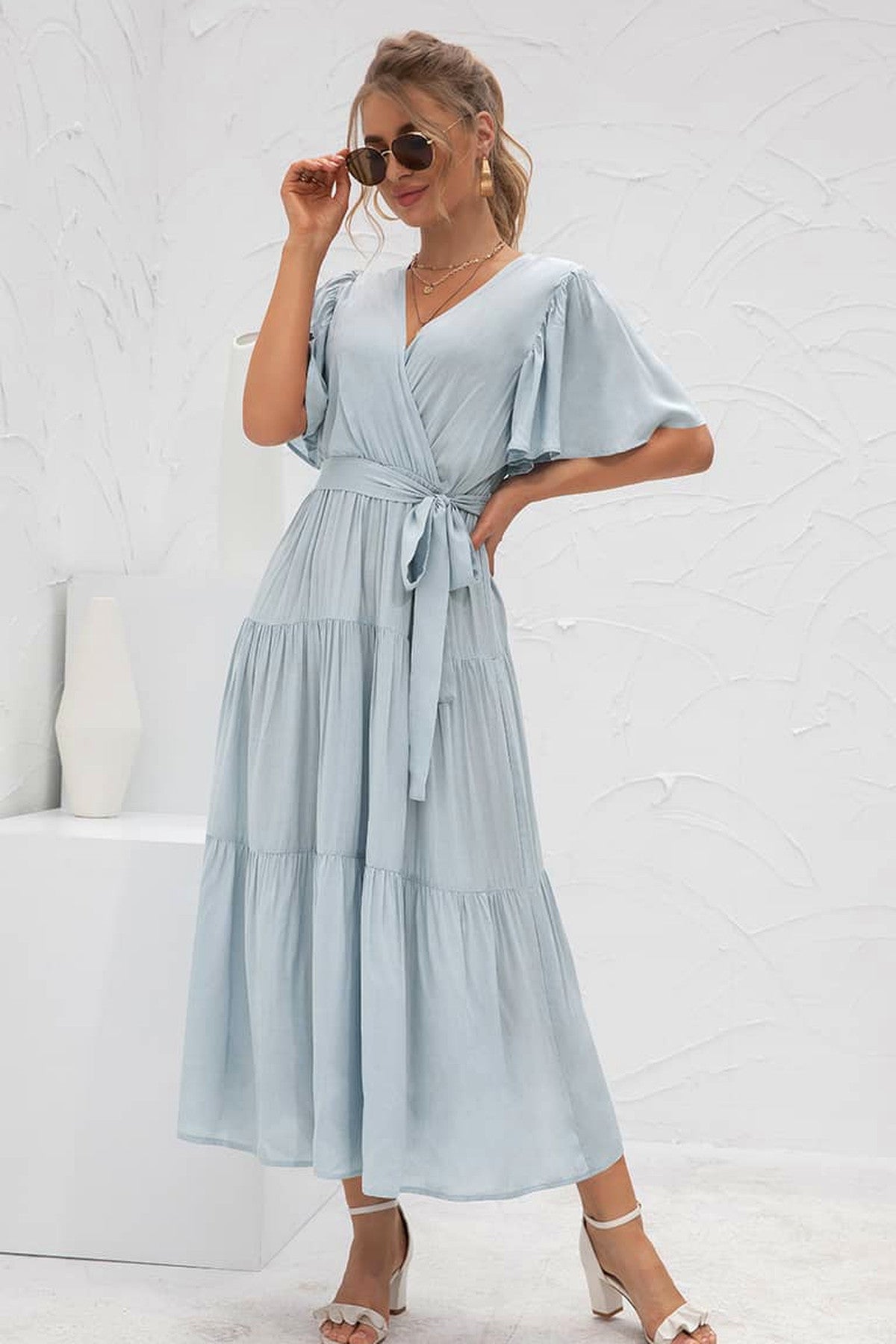 Abito lungo da cerimonia Miriam, scollo incrociato, maniche corte, azzurro e altri colori