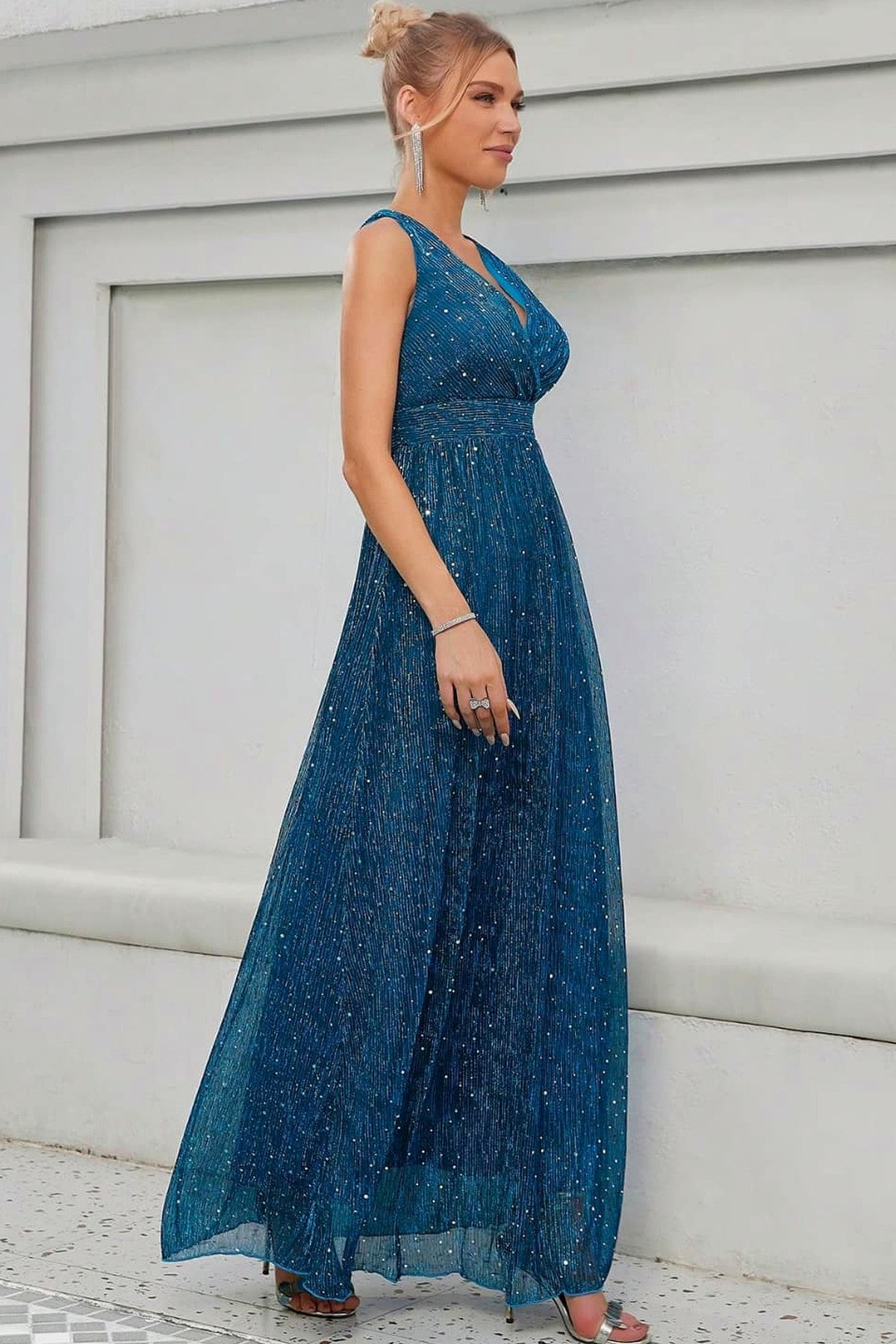 Abito lungo da cerimonia Elisa, in tulle, scollo a V, blu
