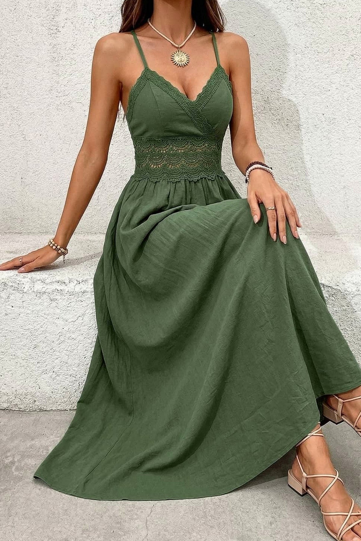 Abito lungo da cerimonia Anita, inserti in pizzo, scollo a V, verde oliva e altri colori