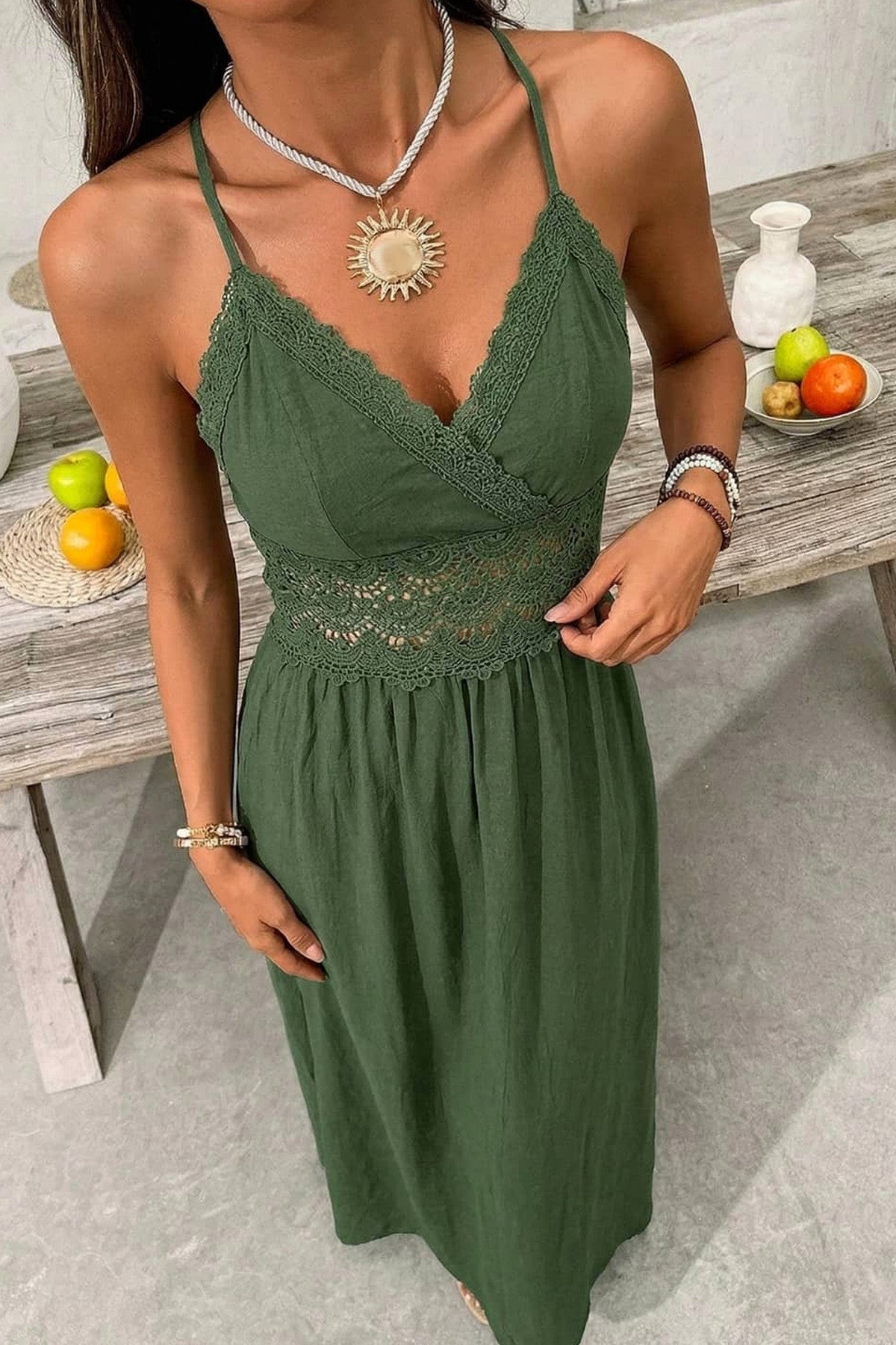 Abito lungo da cerimonia Anita, inserti in pizzo, scollo a V, verde oliva e altri colori